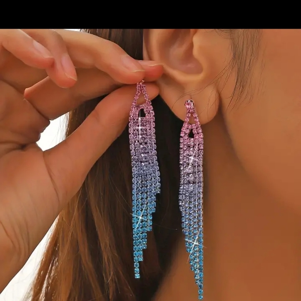 Beautiful pair of night out earrings, hombre pink to blue